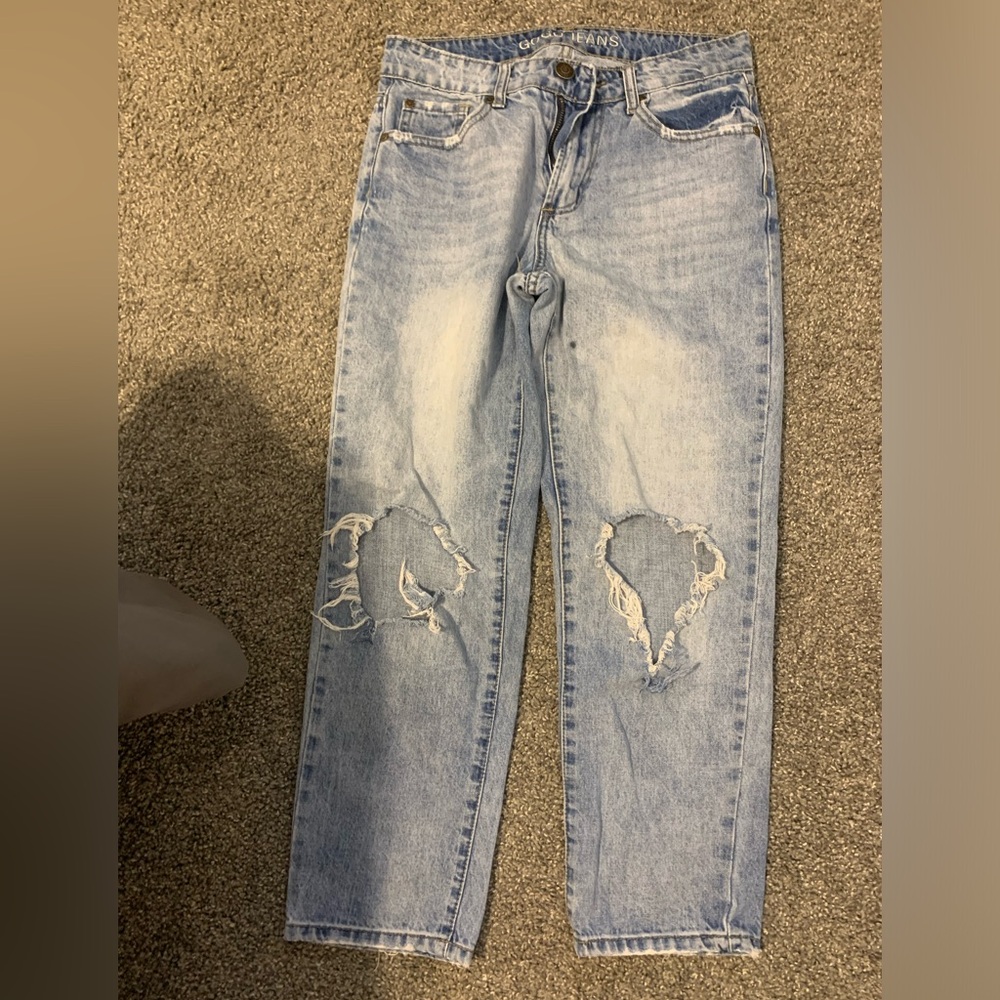 RIPPED STRAIGHT LEG JEANS👖these jeans high rise and  go great with a loose top!